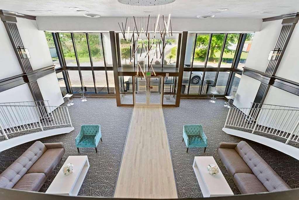 Days Hotel *